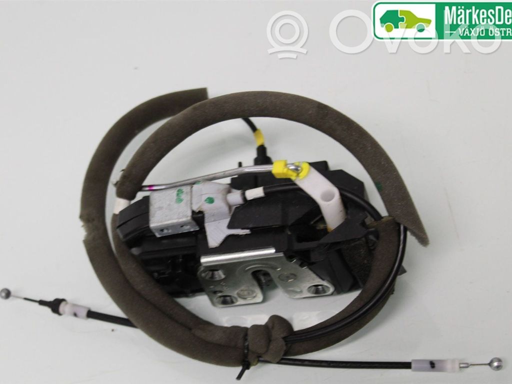 Nissan Qashqai Front door lock 