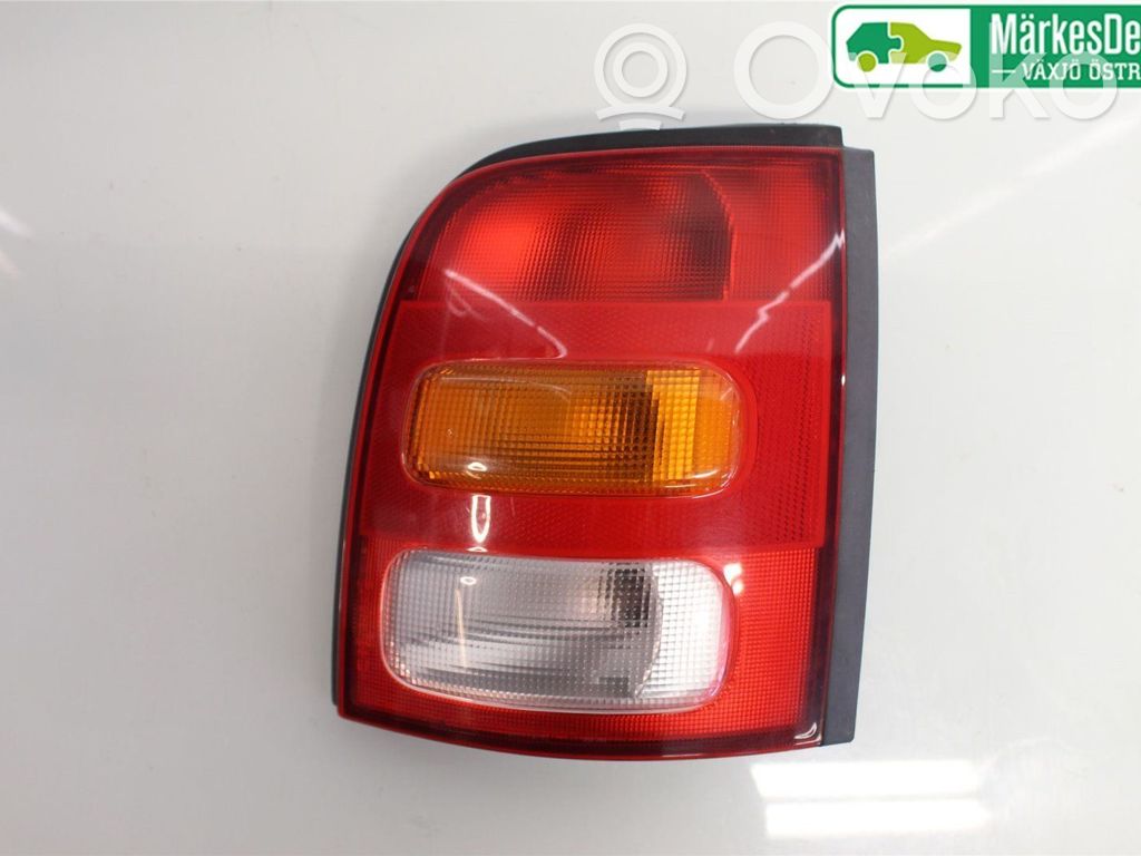 Nissan Micra Aizmugurējais lukturis virsbūvē 