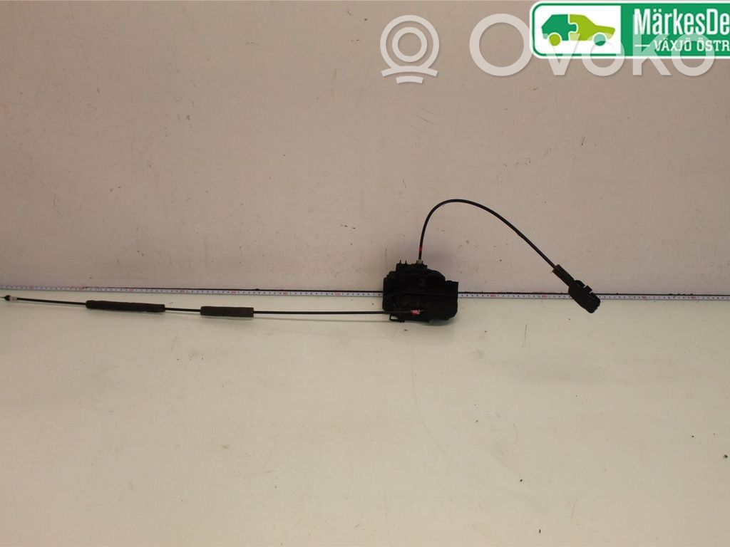 Nissan Note (E11) Priekšpusē slēdzene 
