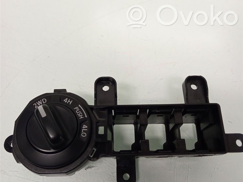 Nissan Navara D23 Przełącznik blokady mostu 