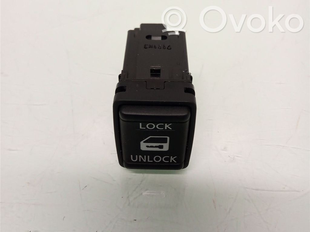 Nissan Navara D23 Central locking switch button 
