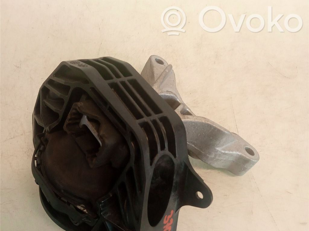 Opel Mokka B Engine mounting bracket 