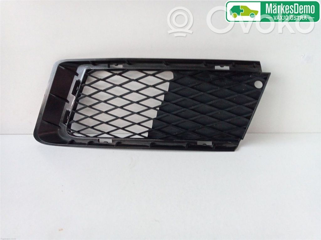 Front bumper lower grill   51117154719
