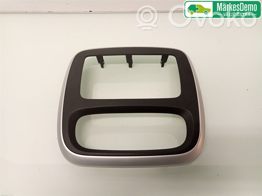 Opel Vivaro Konsola środkowa / Radio / GPS 
