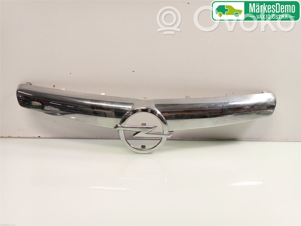 Opel Insignia A Etupuskurin alempi jäähdytinsäleikkö 