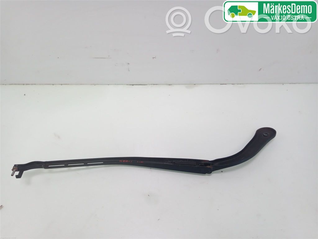 BMW 3 E90 E91 Front wiper blade arm 