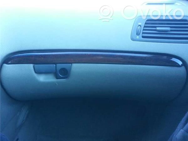 Glove box