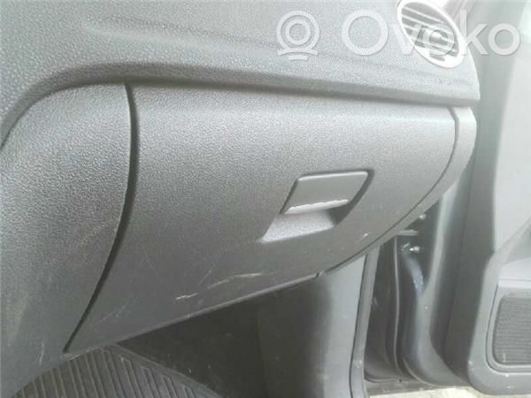 Glove box   1539793