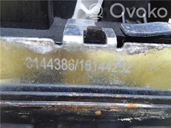 Volkswagen Golf V Zamek klapy tylnej / bagażnika 