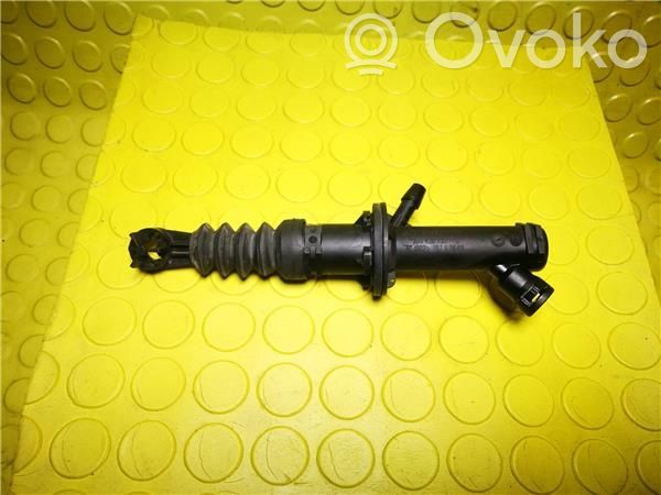 Cilindro maestro de embrague   8200436137D,107N0618