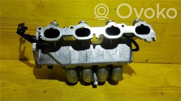 Volvo S40, V40 Colector de admisión 