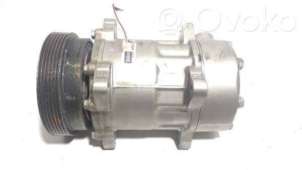 Kompresor / Sprężarka klimatyzacji A/C   699544