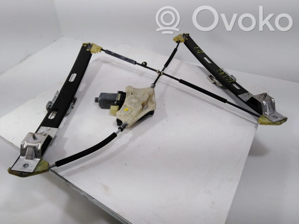 Regulador de ventanilla eléctrico de puerta delantera   5Q0959802B