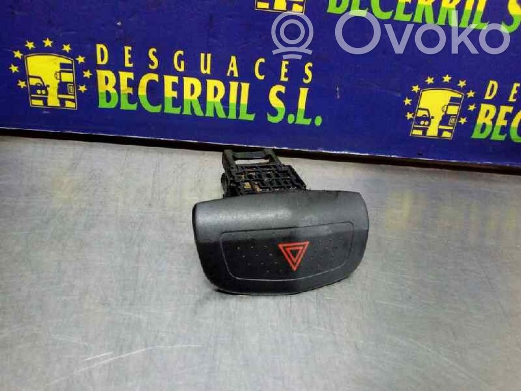 Botón interruptor de luz de peligro