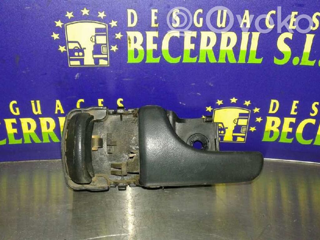 Nissan Terrano Manecilla interna puerta delantera
