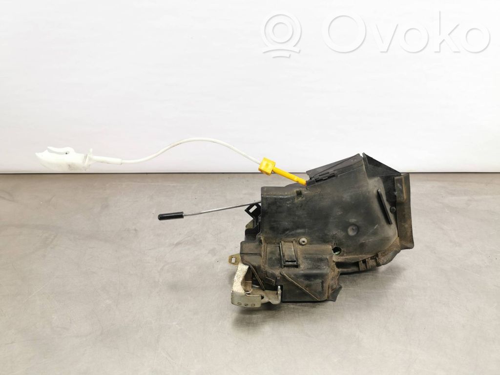 Cerradura de puerta delantera
