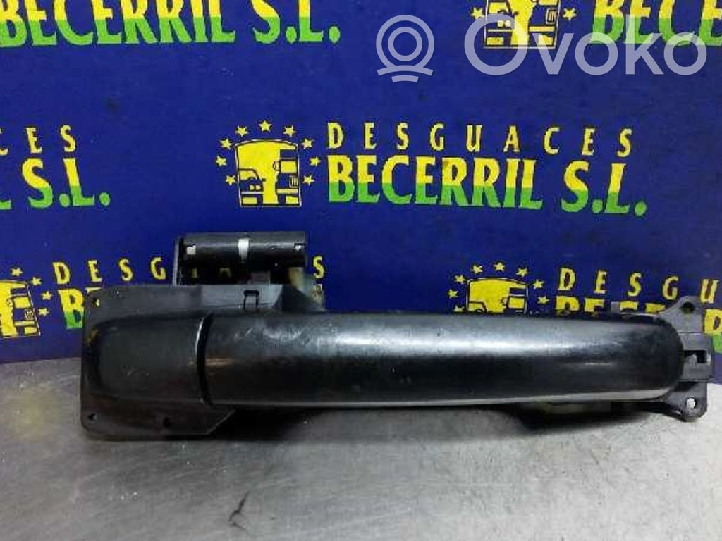 Manecilla externa puerta delantera