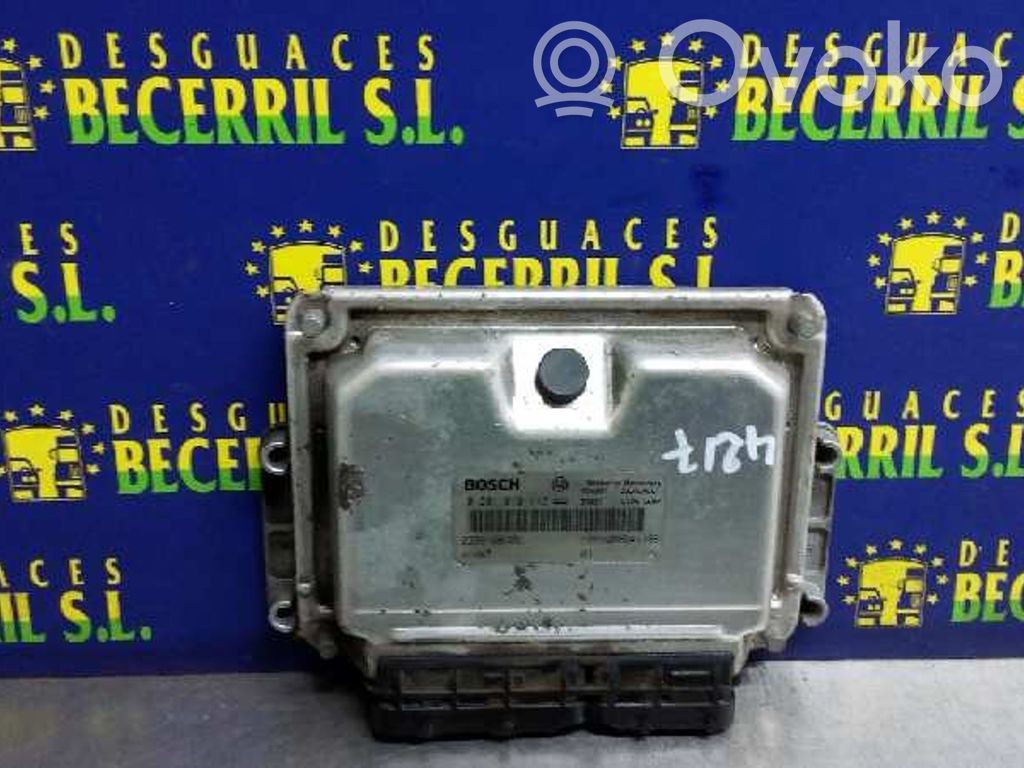 Unidad de control/módulo del motor   8200199726,0281010442