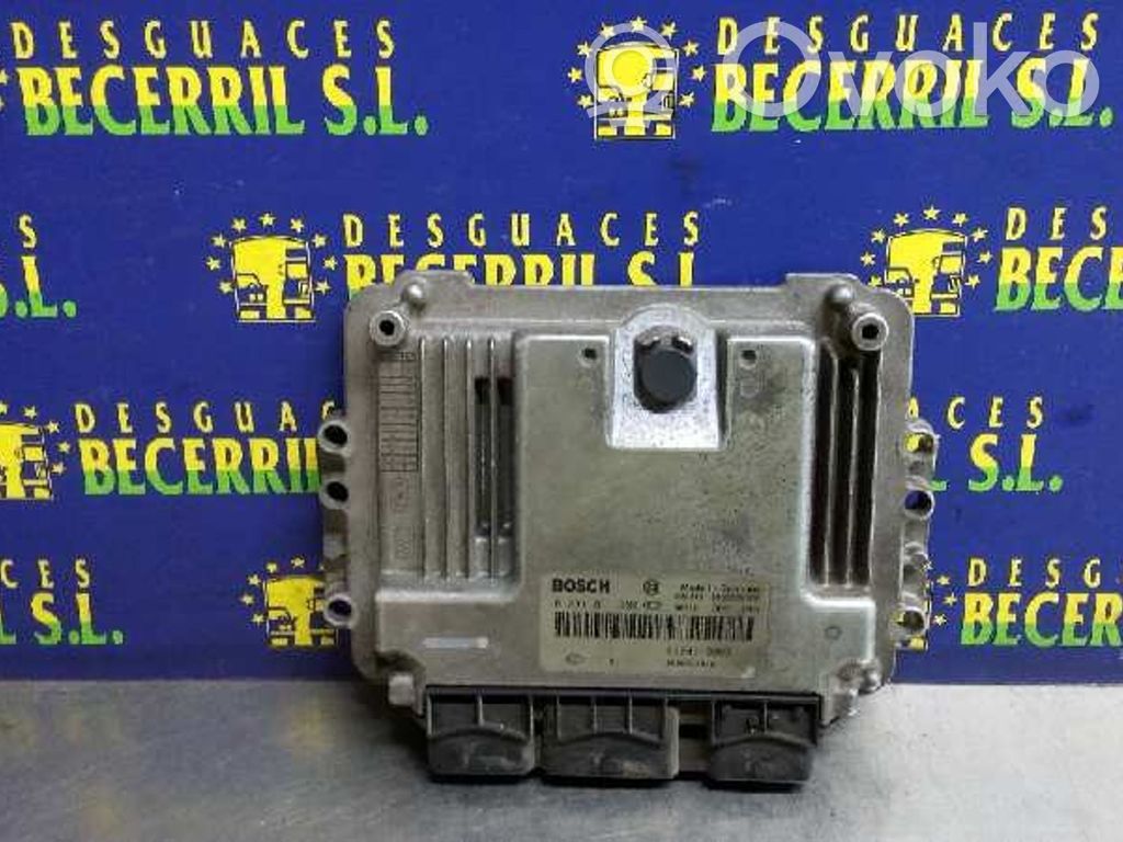 Unidad de control/módulo del motor   8200310863,0281011390