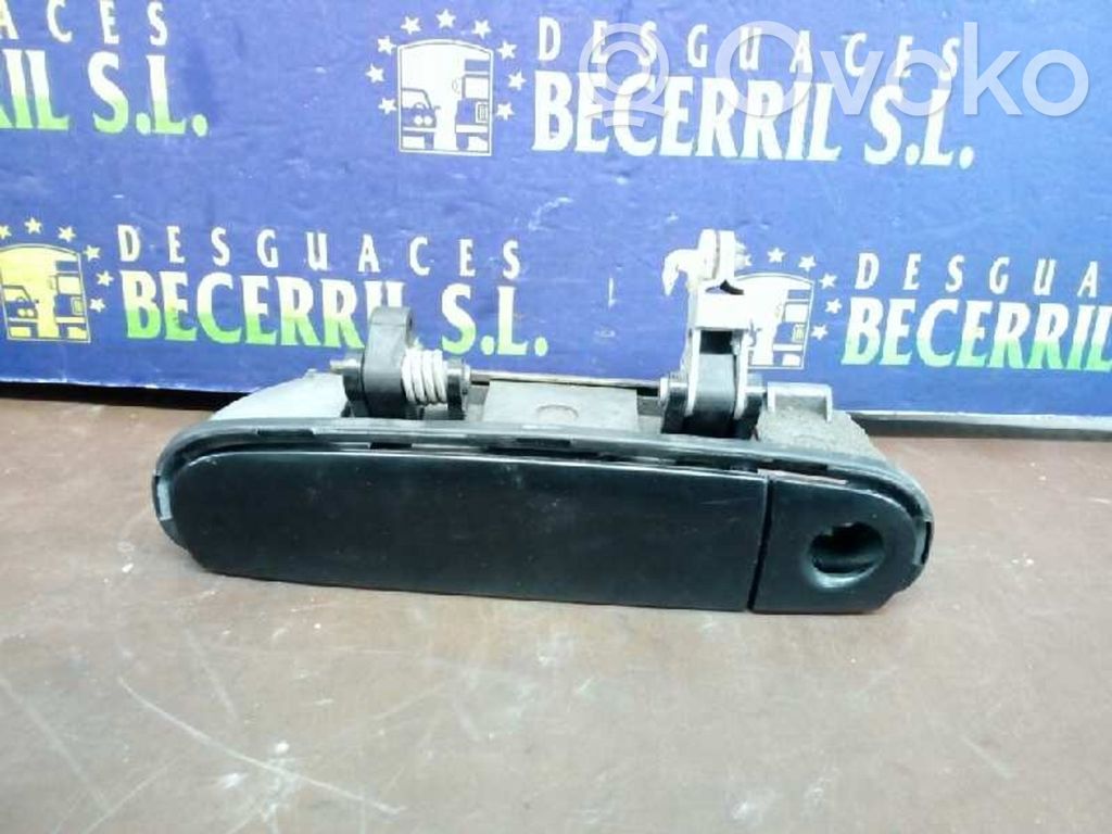 Manecilla externa puerta delantera