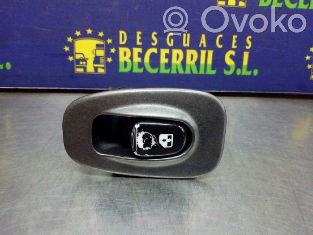 Hyundai Accent Interruptor del elevalunas eléctrico 