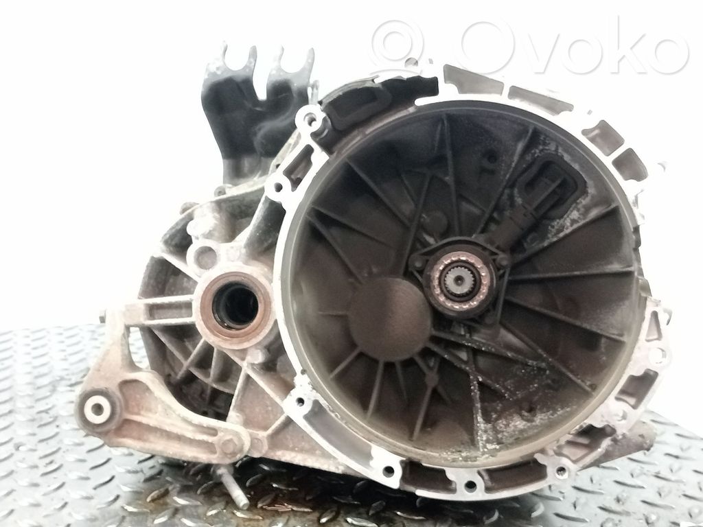 Manual 5 speed gearbox   4M5R7002VB