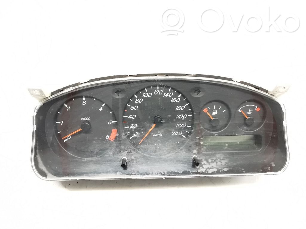 Nissan Primera Geschwindigkeitsmesser Cockpit 