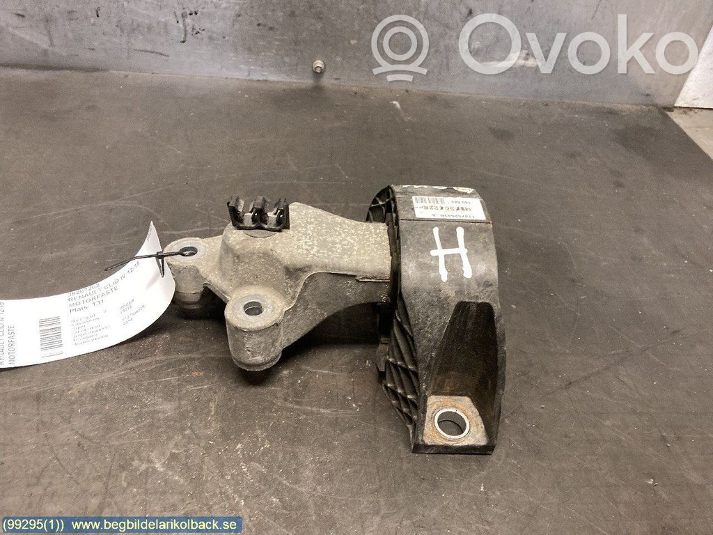 Renault Clio IV Engine mounting bracket 