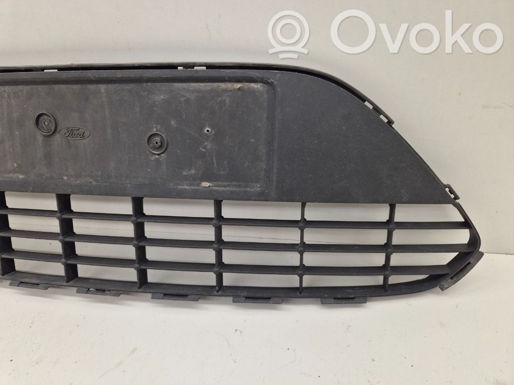 Ford Focus Front bumper upper radiator grill 
