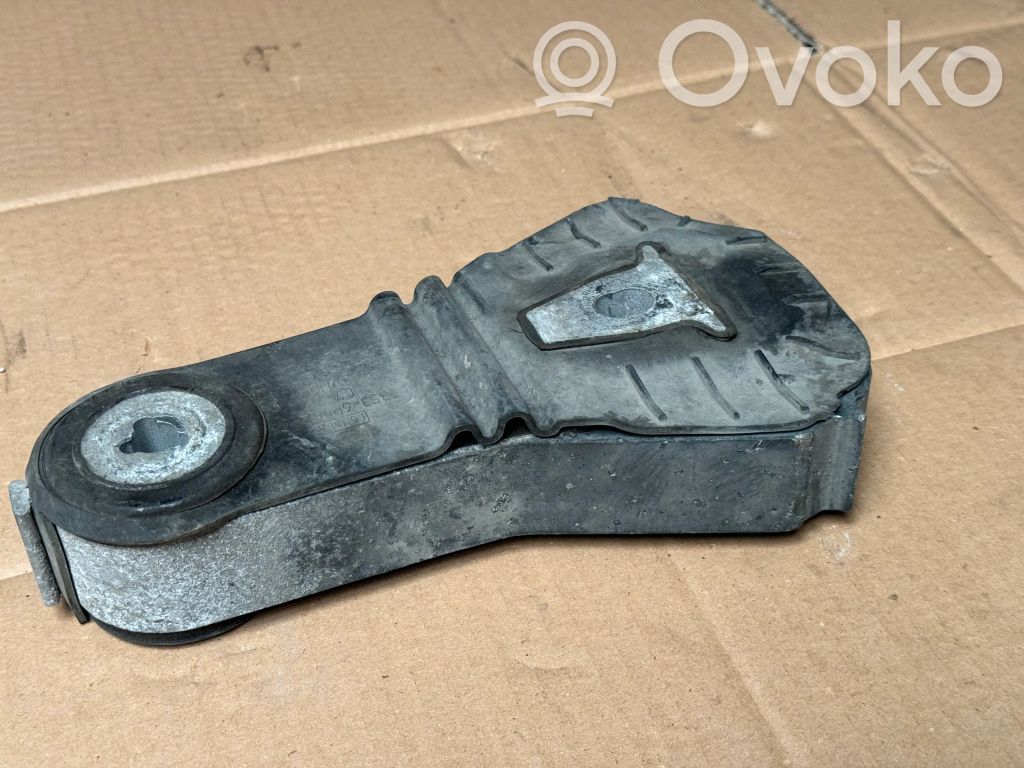 Ford Explorer Engine mount bracket 