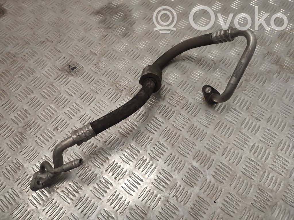 BMW 3 E90 E91 Ilmastointilaitteen putki (A/C) 