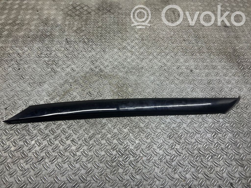 Ford Explorer VI Windshield trim 