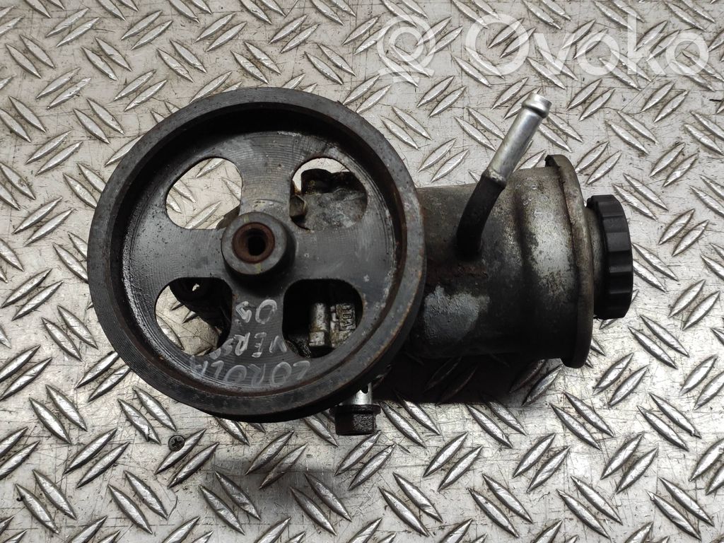 Toyota Corolla Verso AR10 Pompa wspomagania 
