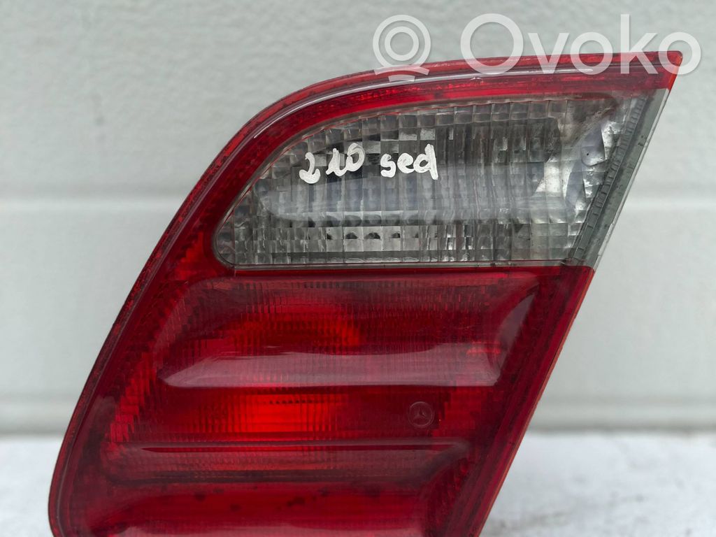 Mercedes-Benz E W210 Lampy tylnej klapy bagażnika 