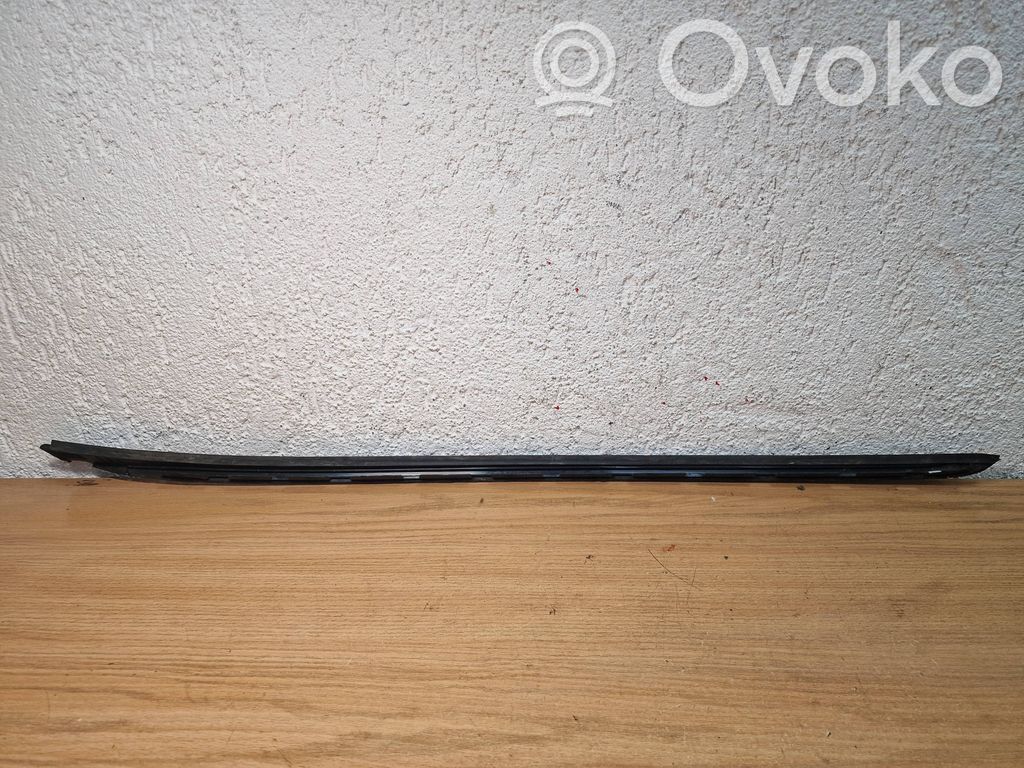 KIA Sorento Windshield trim 