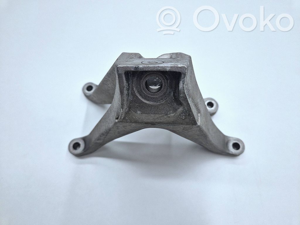 Engine mounting bracket   7853647,22117853647
