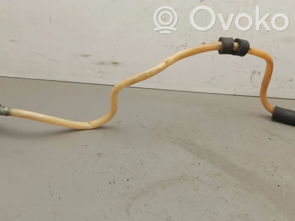 BMW 1 E81 E87 Polttoaineputken letku 