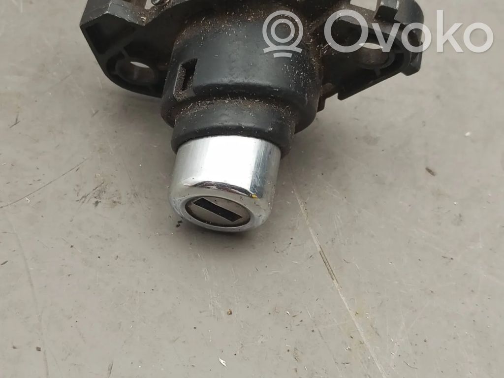 BMW 5 E34 Aizmugurējā pārsega slēdzene (ārpusē) 