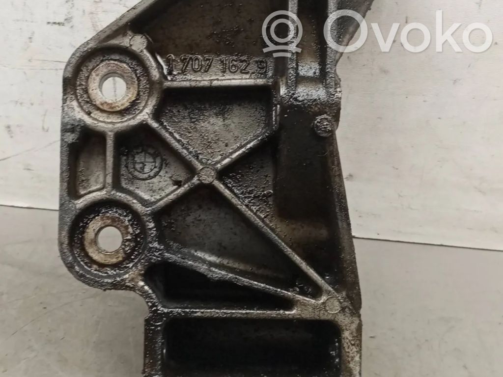 BMW 7 E32 Generatoriaus kronšteinas 