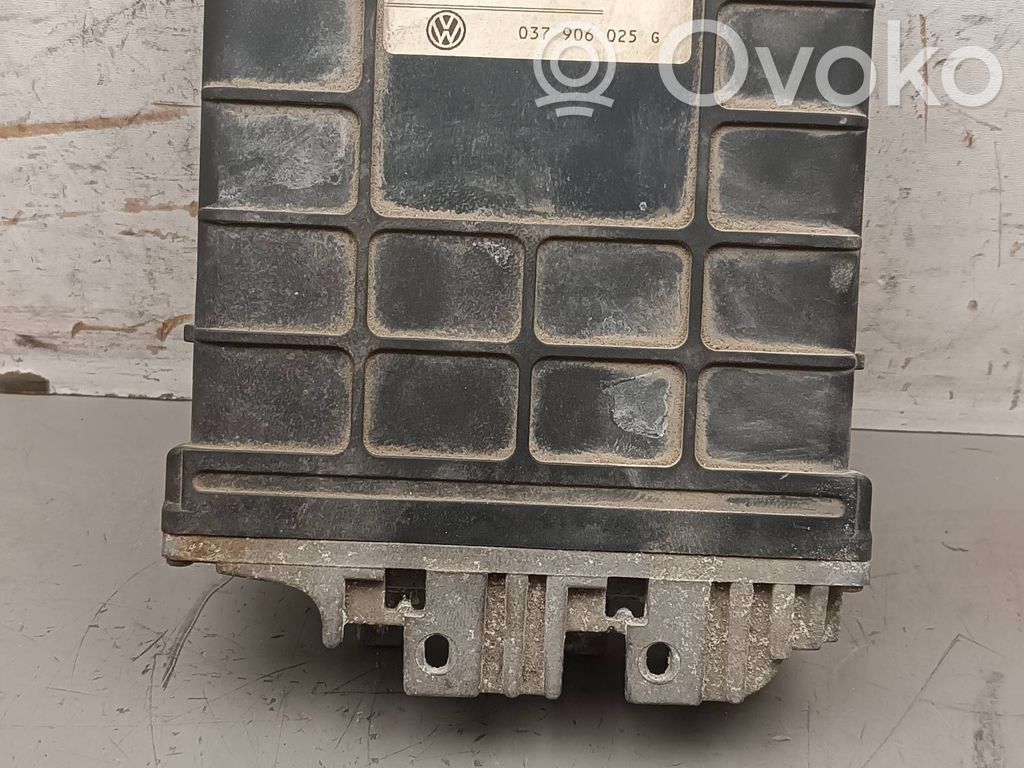 Volkswagen PASSAT B4 Engine control unit/module 