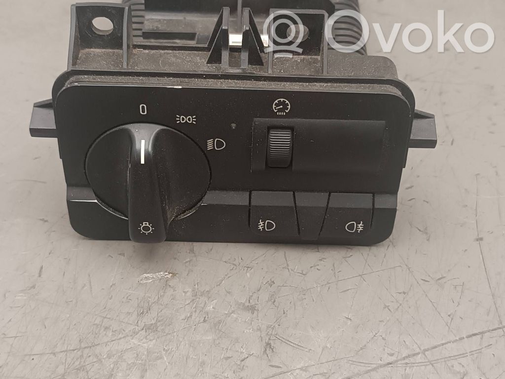 Light switch   6907948,086480064,0007047