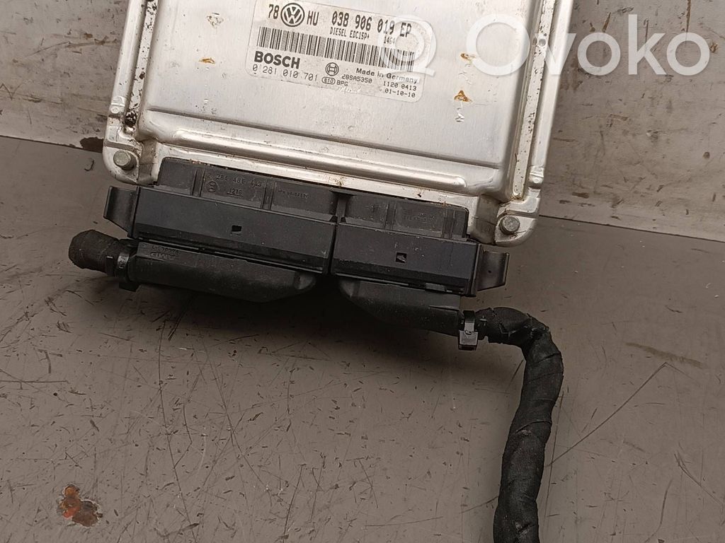 Volkswagen PASSAT B5.5 Engine control unit/module 