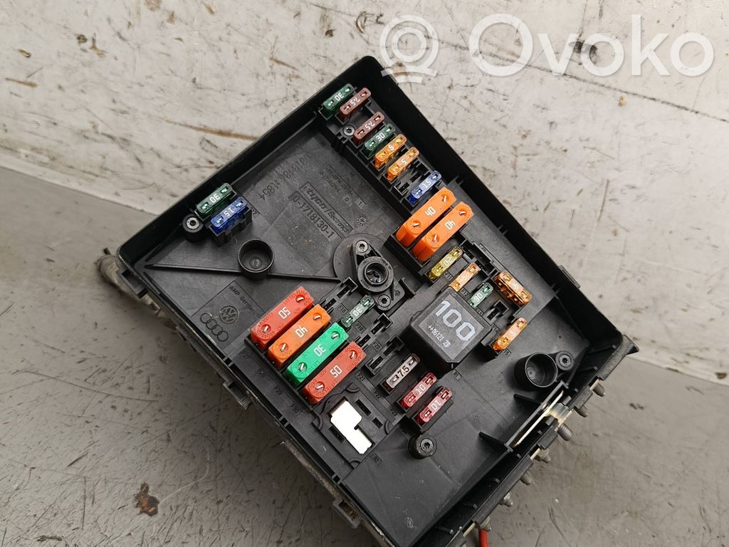 Volkswagen Touran I Juego de caja de fusibles 