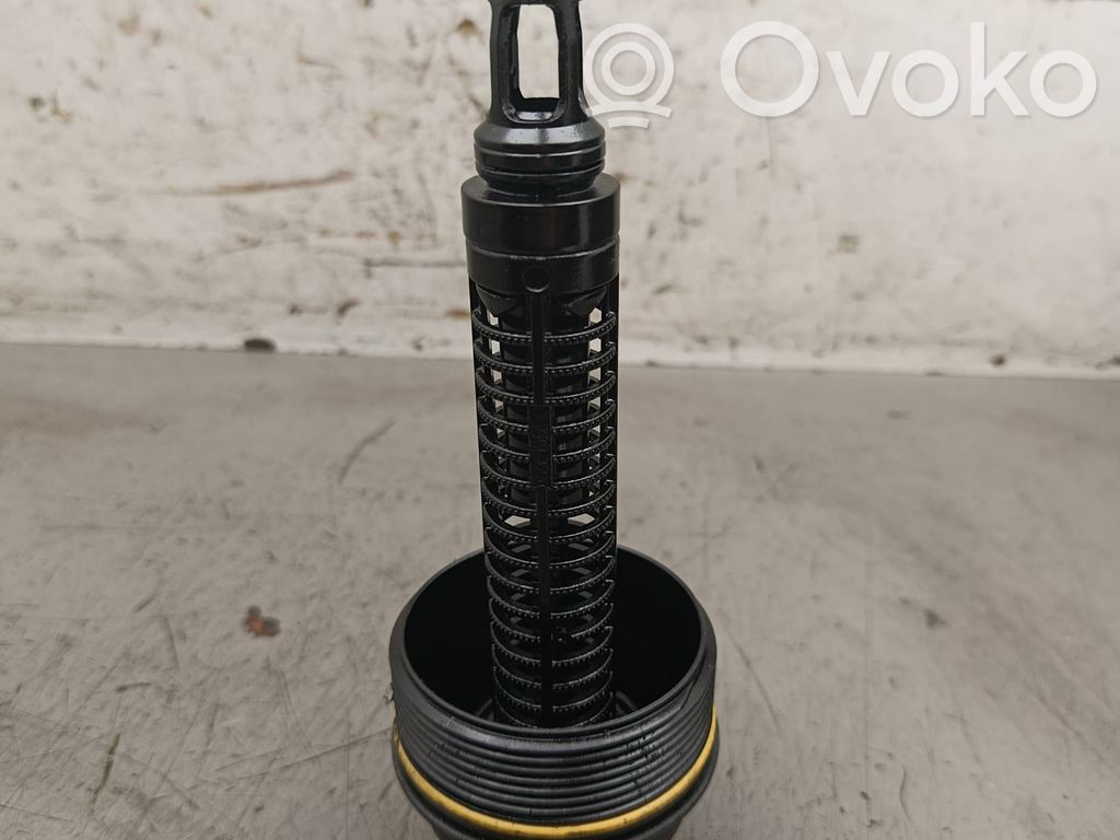 Oil filter cover   7789323