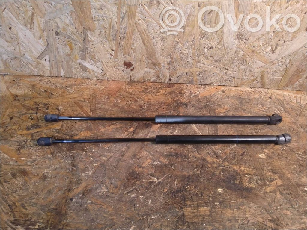 Volkswagen Golf III Tailgate/trunk strut/damper 