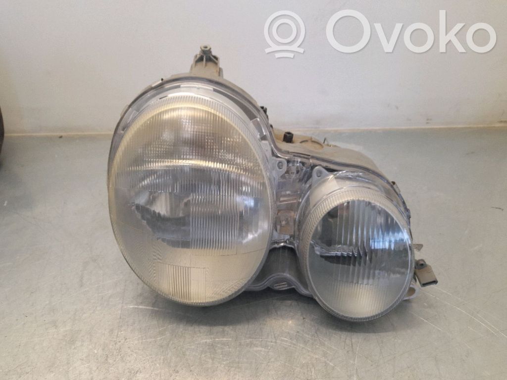 Mercedes-Benz E W210 Lampa przednia 