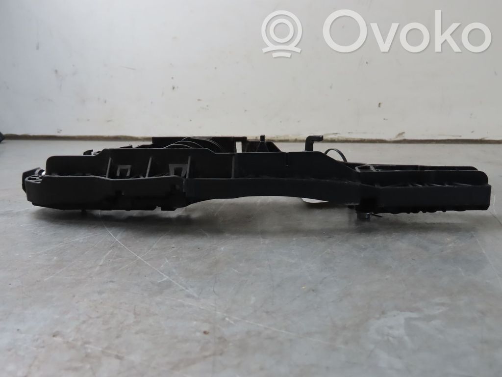 Rear door exterior handle   735674101