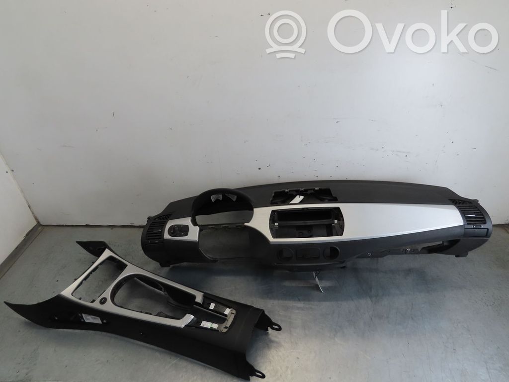 BMW Z4 E85 E86 Dashboard 