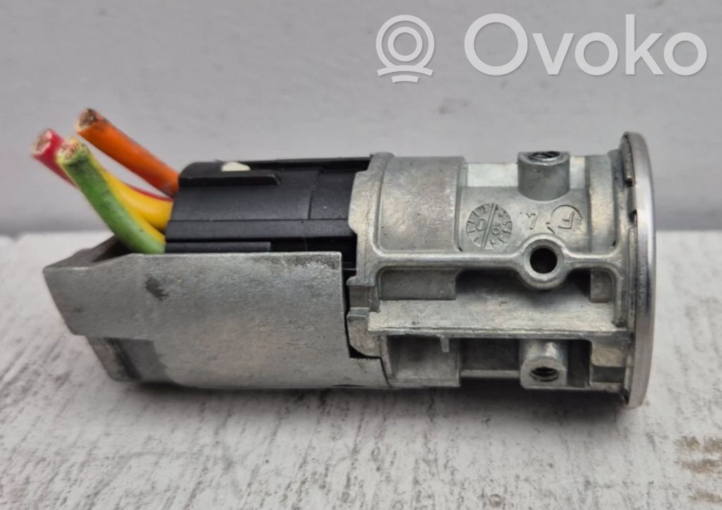Opel Vivaro Užvedimo spynelė 
