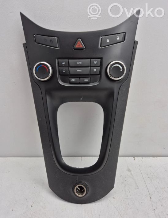 Chevrolet Orlando Panel trim 